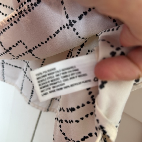 Prologue Long Wide Sleeve Winter White Black Design Size: Medium - Picture 10 of 11